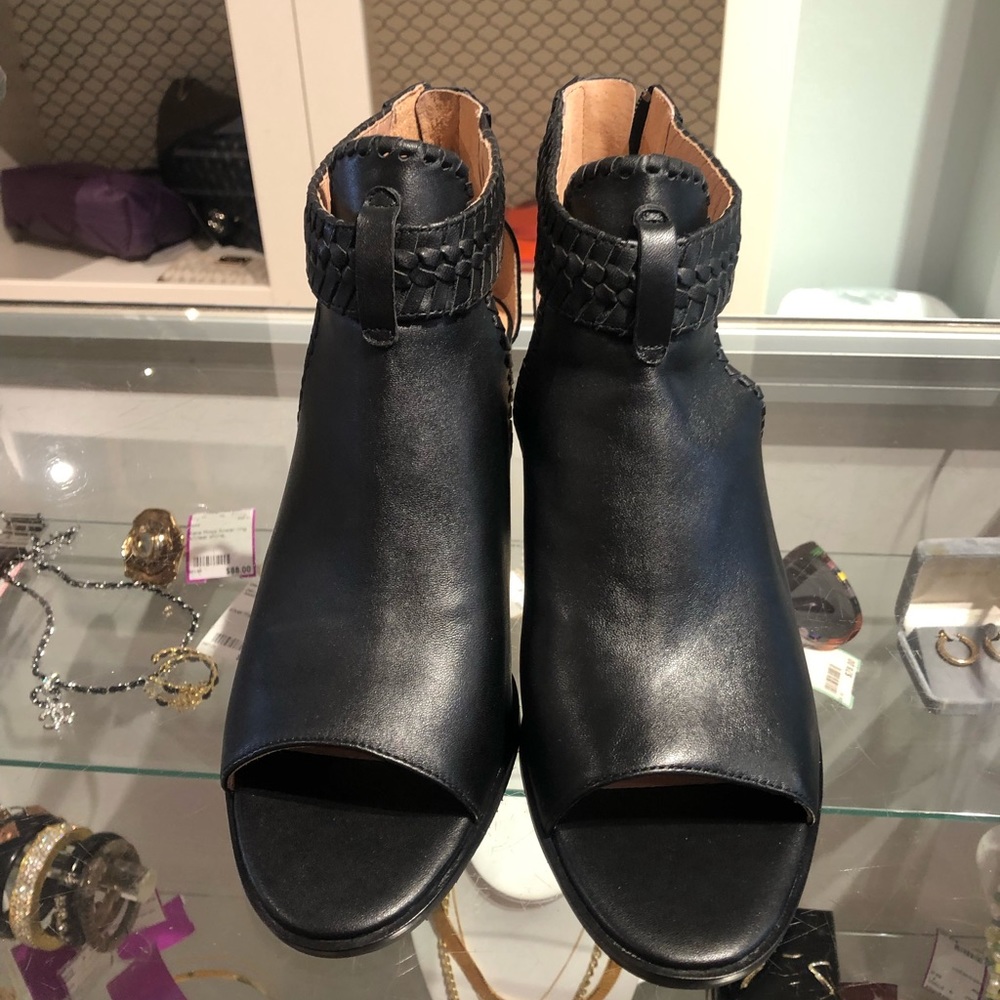 NWOT Jack Rogers Black leather open toe heels. These have never been worn🥰